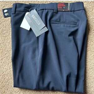 Briggs NWT navy blue capris